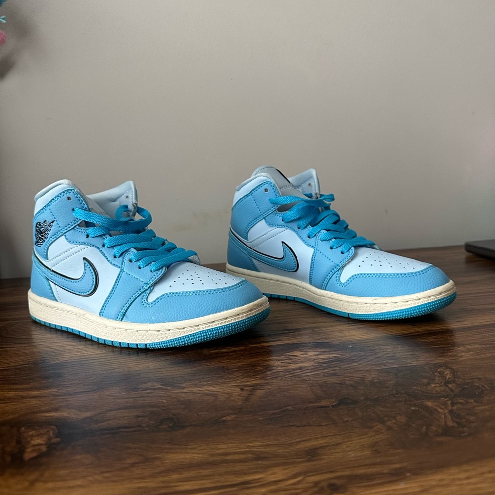 Nike Kids Light Blue and White Sneakers